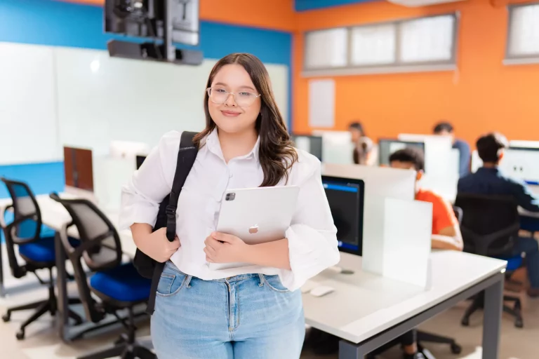 ¿Por qué estudiar una carrera universitaria? Importancia y beneficios