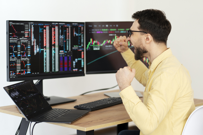 Conviértete en un experto en Negocios Electrónicos y transforma tu futuro