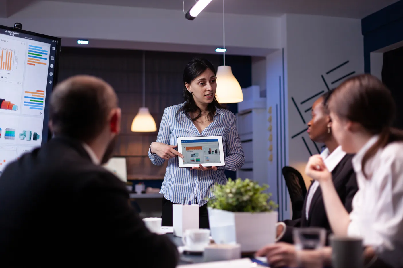 Descubriendo el mundo del emprendimiento y los negocios: guía esencial para aspirantes a profesionales